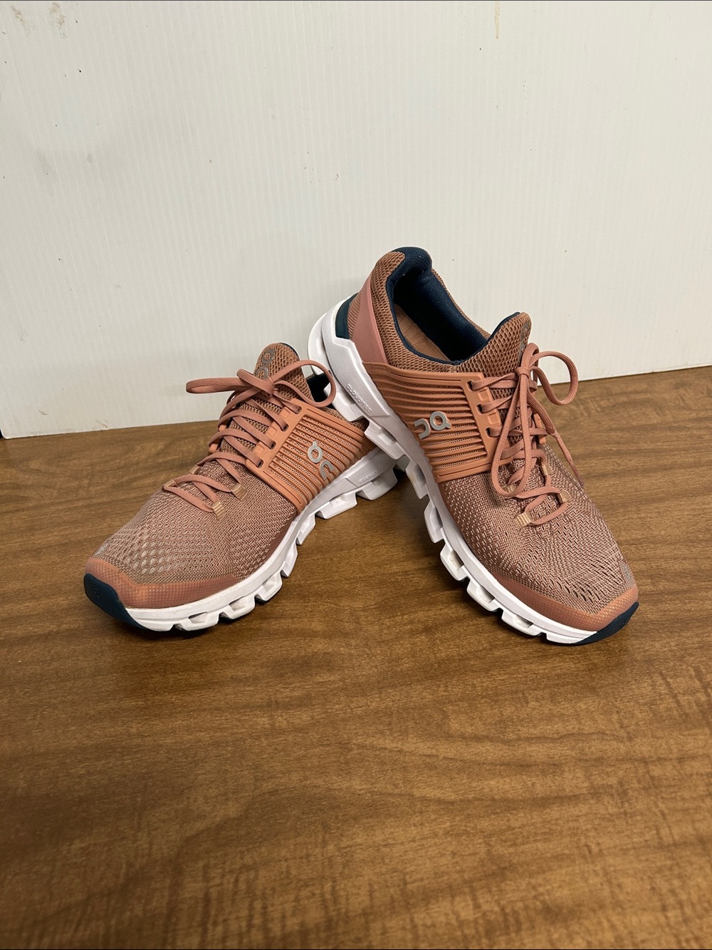 On Cloudswift Women’s Size 8 Running Sneakers Dusty Rose Blush Pink Trainers
Y - Picture 3 of 16